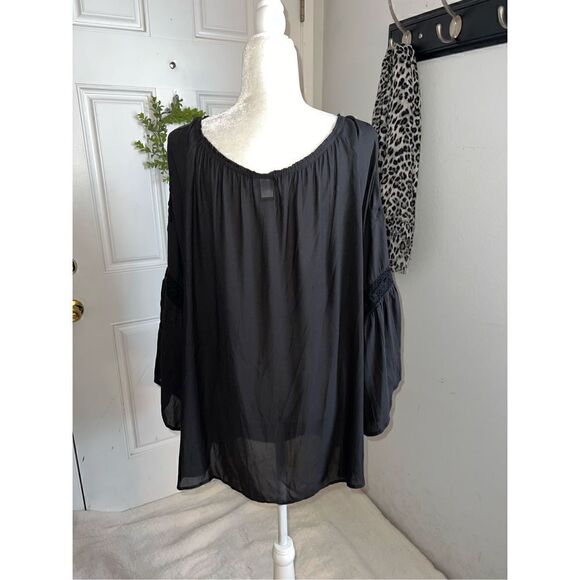 Torrid Bell Sleeve Embroidered Top (Sz 3) - Picture 2 of 7